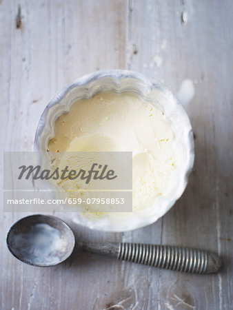 Vanilla ice cream and an ice cream scoop Vanilla ice cream and an ice cream scoop