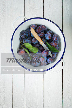 Fresh damsons Fresh damsons