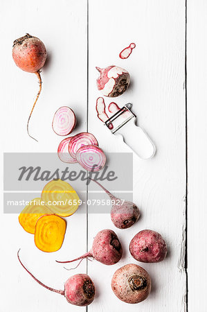 Beetroot and yellow beets, whole, sliced and peeled, with a peeler Beetroot and yellow beets, whole, sliced and peeled, with a peeler