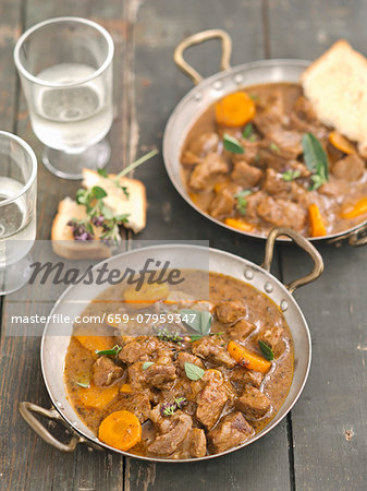 Beef goulash with carrots and thyme