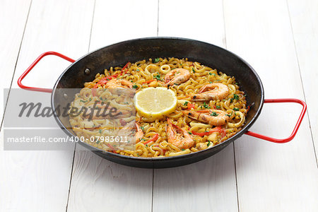 fideua de marisco, seafood pasta paella, spanish cuisine