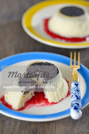 Mini Cheesecakes  with biscuit and raspberries