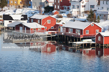Wooden cabins at the waters edge in the town of Raine in the Lofoten Islands, Arctic, Norway, Scandinavia, Europe