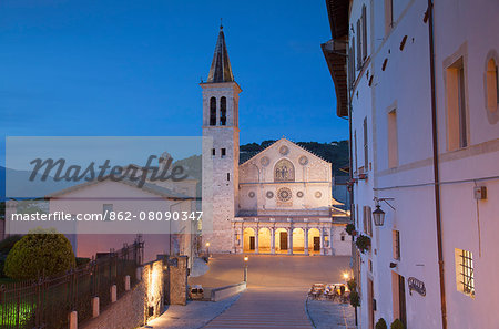 Duomo (Cathedral) in Piazza del Duomo at dusk, Spoleto, Umbria, Italy