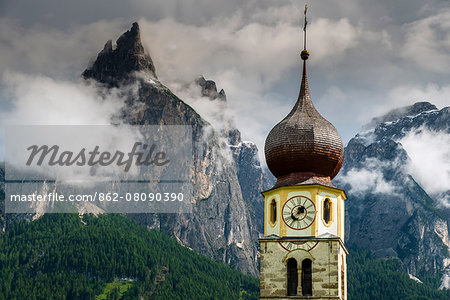St. Valentin church with Dolomites behind, Castelrotto or Kastelruth, Alto Adige or South Tyrol, Italy