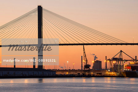 USA, Georgia, Savannah, Talmadge Memorial Bridge over Savannah river at dusk