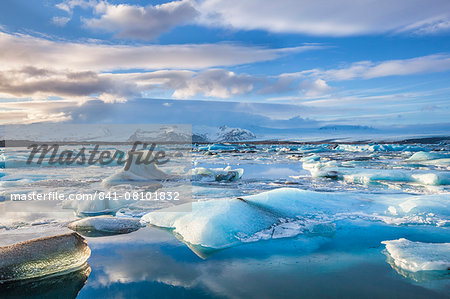 Mountains behind icebergs locked in the frozen water of Jokulsarlon Lagoon, Jokulsarlon, southeast Iceland, Iceland, Polar Regions