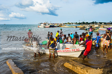 Fishermen selling their fresh fish, city of Sao Tome, Sao Tome and Principe, Atlantic Ocean, Africa