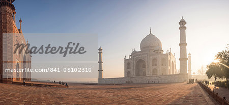 Dawn at the Taj Mahal, UNESCO World Heritage Site, Agra, Uttar Pradesh, India, Asia