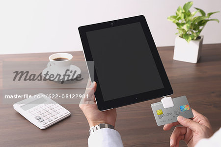 Cashless payment devices Cashless payment devices