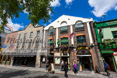Street scene, Temple Bar square, Cultural Quarter, Dublin, Leinster, Ireland Street scene, Temple Bar square, Cultural Quarter, Dublin, Leinster, Ireland