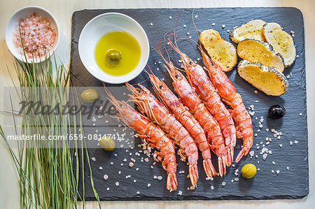 Prawns with Himalayan salt and olives Prawns with Himalayan salt and olives