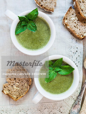 Vegan spinach cream soup