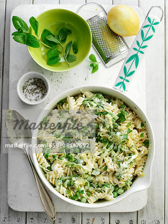 Fusilli with lemon, courgettes, peas and mint