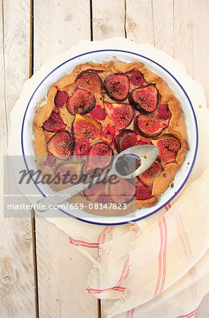 Crostata with figs (seen from above)