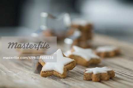 Cinnamon stars and a cutter on a wooden surface