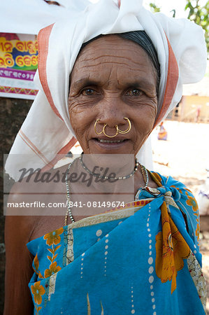 Mali tribeswoman with gold nose rings in Mali weekly tribal market, Guneipada, Koraput district, Orissa (Odisha), India, Asia