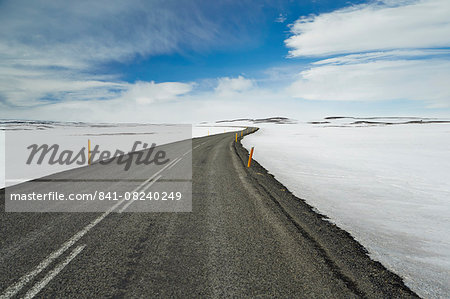 Mountainous landscape along the south coast of the island, Icelandic road trip along route 1, the Icelandic ring road, Iceland, Polar Regions