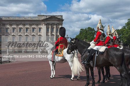 Guards Officer and escort awaiting Guards detachments outside Buckingham Palace, London, England, United Kingdom, Europe