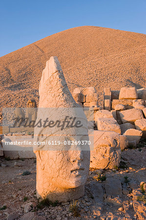 Ancient carved stone heads of the gods, the god Antiochus, Nemrut Dagi (Nemrut Dag), on the summit of Mount Nemrut, UNESCO World Heritage Site, Anatolia, Turkey, Asia Minor, Eurasia