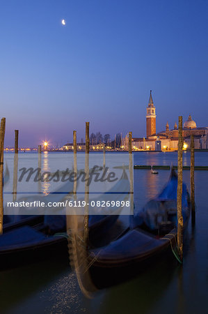 Daybreak view of gondolas from Piazzetta San Marco to Isole of San Giorgio Maggiore, Venice, UNESCO World Heritage Site, Veneto, Italy, Europe