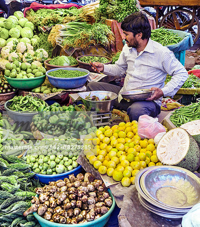 India, Rajasthan, Jaipur.  A roadside fresh vegetable stall in the busy market area of old Jaipur.