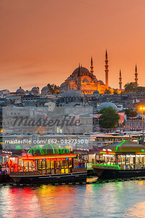 Suleymaniye Mosque and city skyline at sunset, Istanbul, Turkey Suleymaniye Mosque and city skyline at sunset, Istanbul, Turkey
