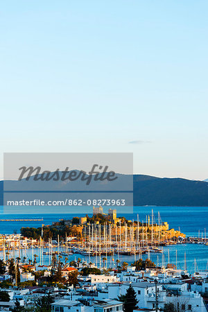 Turkey, Meditteranean region, Aegean coast, Bodrum, Bodrum castle and marina