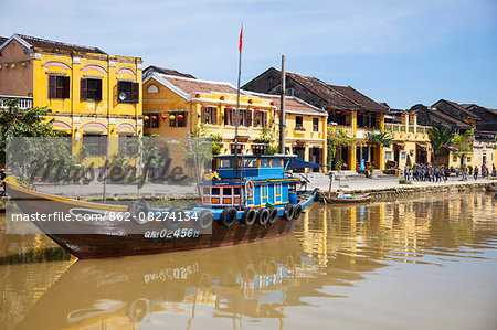 Vietnam, Quang Nam Province, Hoi An. Traditional Ghe nang boats moored along the riverfront of Hoi An Old Town.