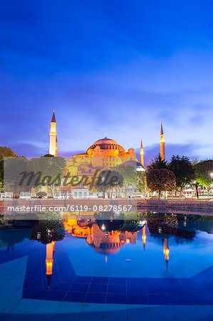 Hagia Sophia (Aya Sofya) (Santa Sofia), UNESCO World Heritage Site, reflection at night, Sultanahmet Square Park, Istanbul, Turkey, Europe