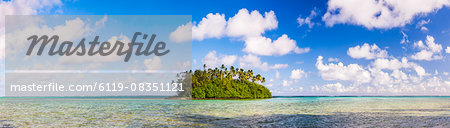 Tropical island of Motu Taakoka covered in Palm Trees in Muri Lagoon, Rarotonga, Cook Islands, South Pacific, Pacific