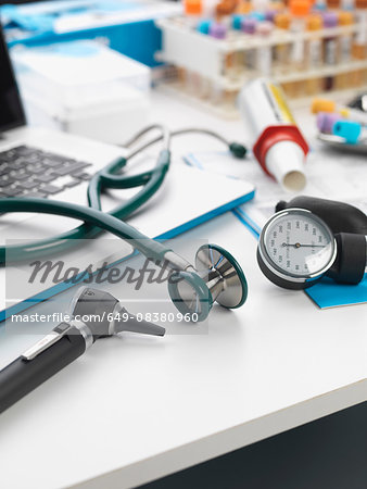 Stethoscope, auriscope, blood pressure gauge on desk
