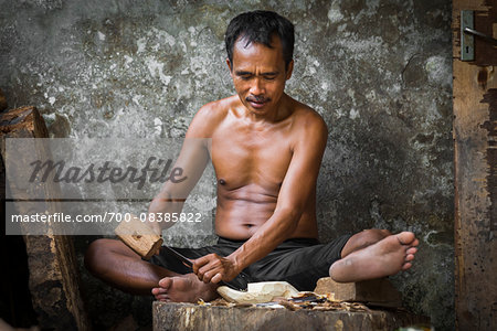 Woodcarver, Petulu near Ubud, Bali, Indonesia