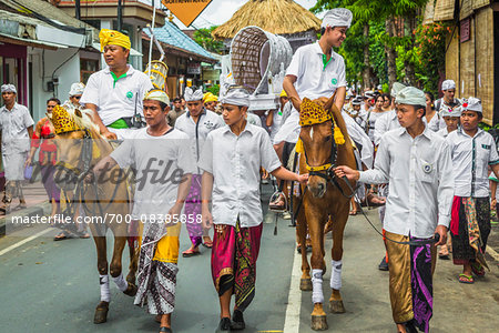 Procession at a cremation ceremony for a high priest in Ubud, Bali, Indonesia