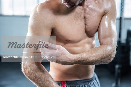 Fit man injecting steroids to arm