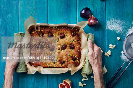 Fig and pistachio tray bake cake