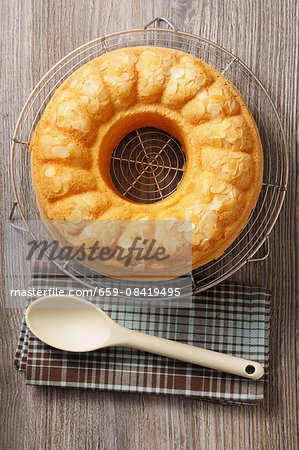 Savoy butter cake wreath