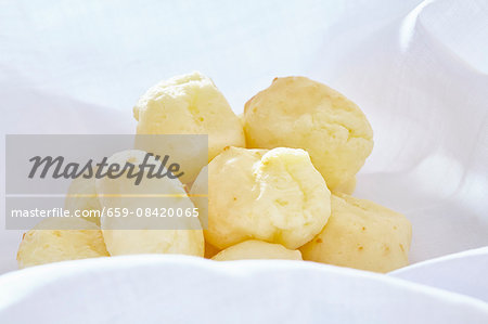 Pao de queijo (Cheese flavoured balls, Brazil)