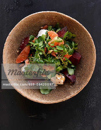 An autumnal salad with beetroot, grapefruit and cheese