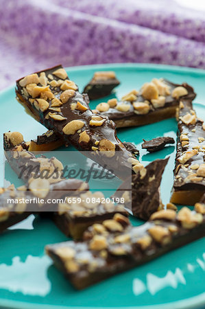 Chocolate-caramel sliced with peanuts