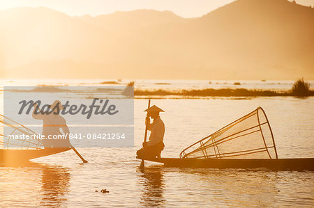 Traditional fisherman on Inle lake, Shan State, Myanmar (Burma), Asia