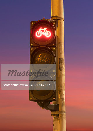 Traffic light for bicycles, red signal