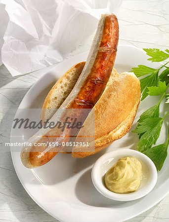 A Thuringian sausage in a roll with mustard