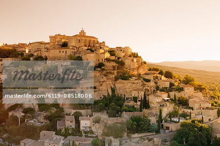 Hilltop village of Gordes with castle and church at sunrise, Provence, Provence-Alpes-Cote d'Azur, France, Europe