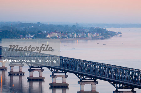 Views over the Thanlwin (Salween) river and Mawlamyine bridge and town, Mawlamyine, Mon, Myanmar (Burma), Southeast Asia