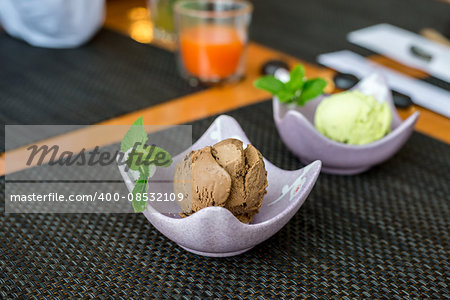 Pistachio and chocolate ice cream in the restaurant kremanke