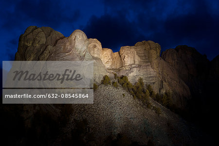 Night view of Mount Rushmore National Memorial, South Dakota, USA