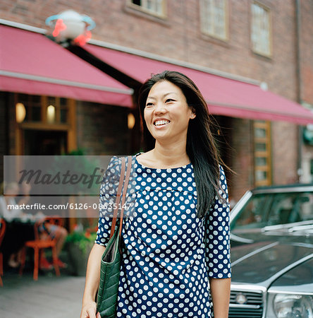 Sweden, Stockholm, Ostermalm, Eriksbergsgatan, Mid-adult woman smiling