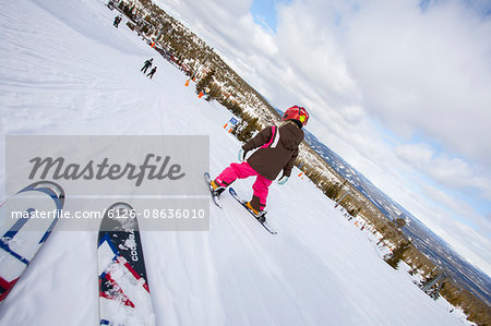Norway, Osterdalen, Trysil, Girl (4-5) learning how to ski