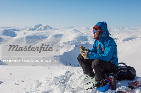 Sweden, Lapland, Man ski mountaineering